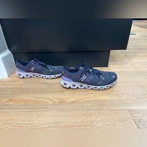 On CloudX women’s size 10